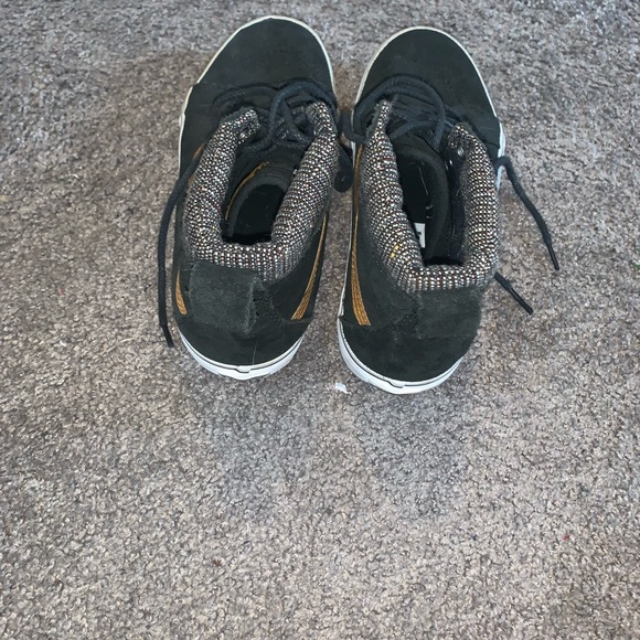 Vans - Picture 3 of 4